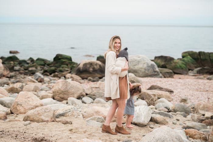 Mom Style on the Beach with Kids and a $100 Giveaway with Stitch Fix! Baby Wearing in a ring sling