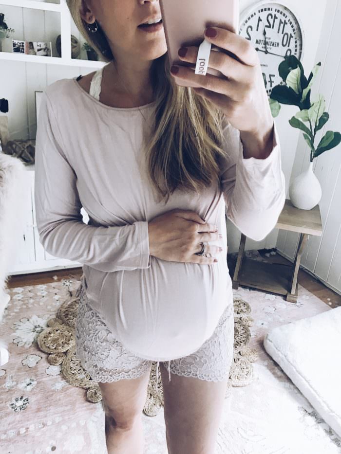 Motherhood Life & Style blogger, Lynzy & Co. rounds up the best nursing friendly pajamas!