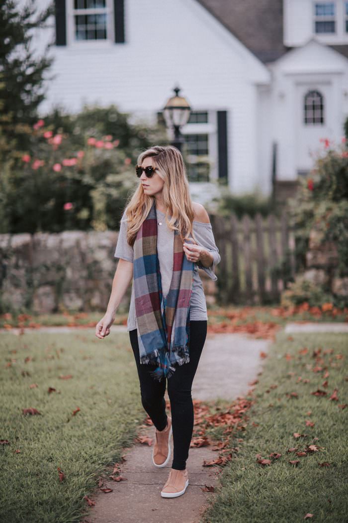 Motherhood life and style blogger, Lynzy & Co talks about Nursing Friendly Style for Busy Moms