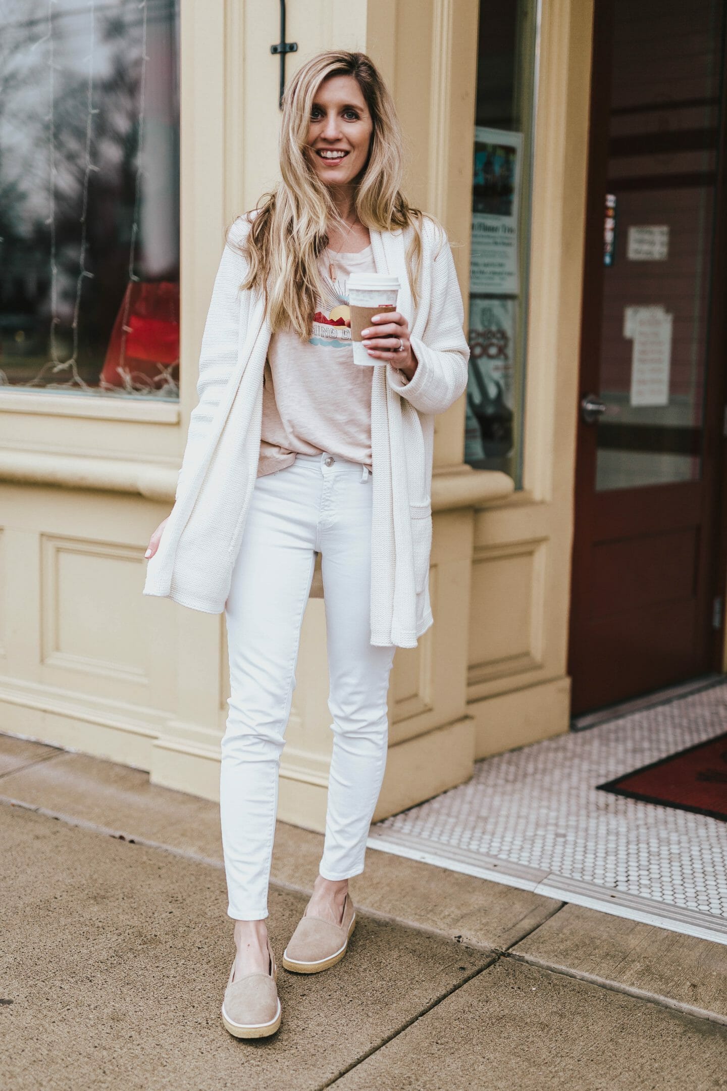 Simple spring outfit with layers by Motherhood blogger, Lynzy & Co.