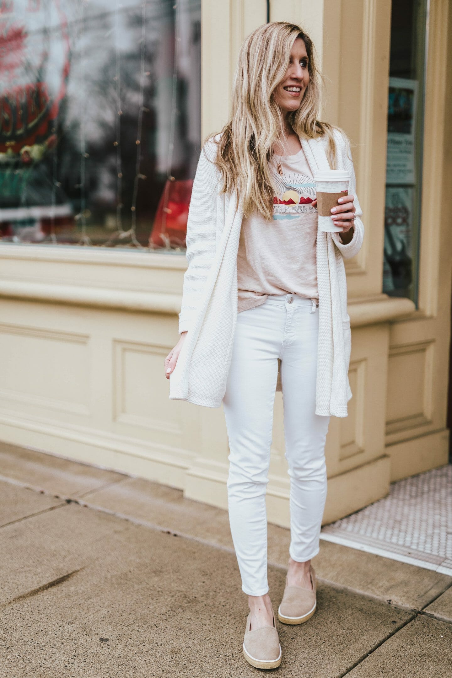 Simple spring outfit with layers by Motherhood blogger, Lynzy & Co.