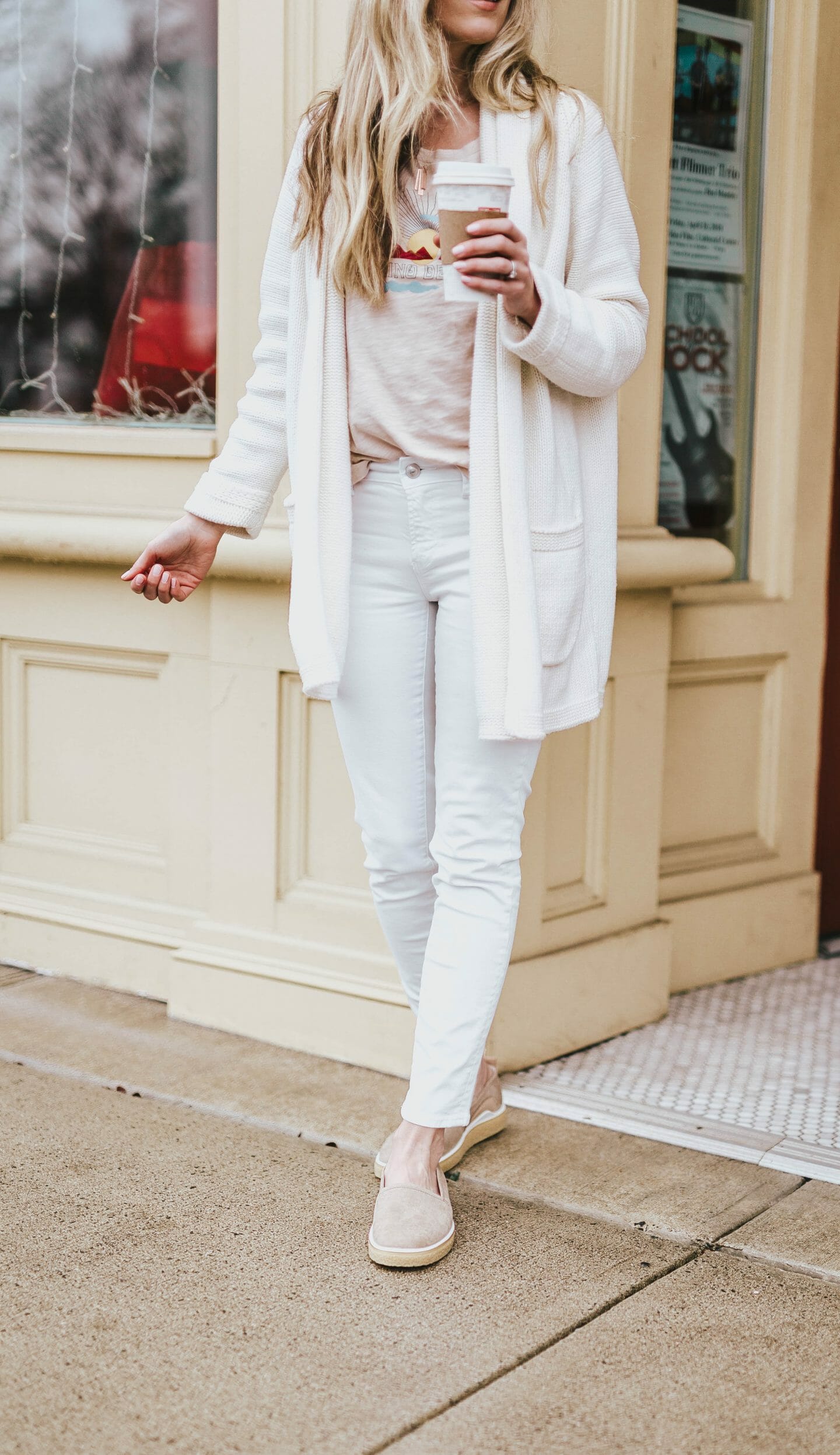 Simple spring outfit with layers by Motherhood blogger, Lynzy & Co.
