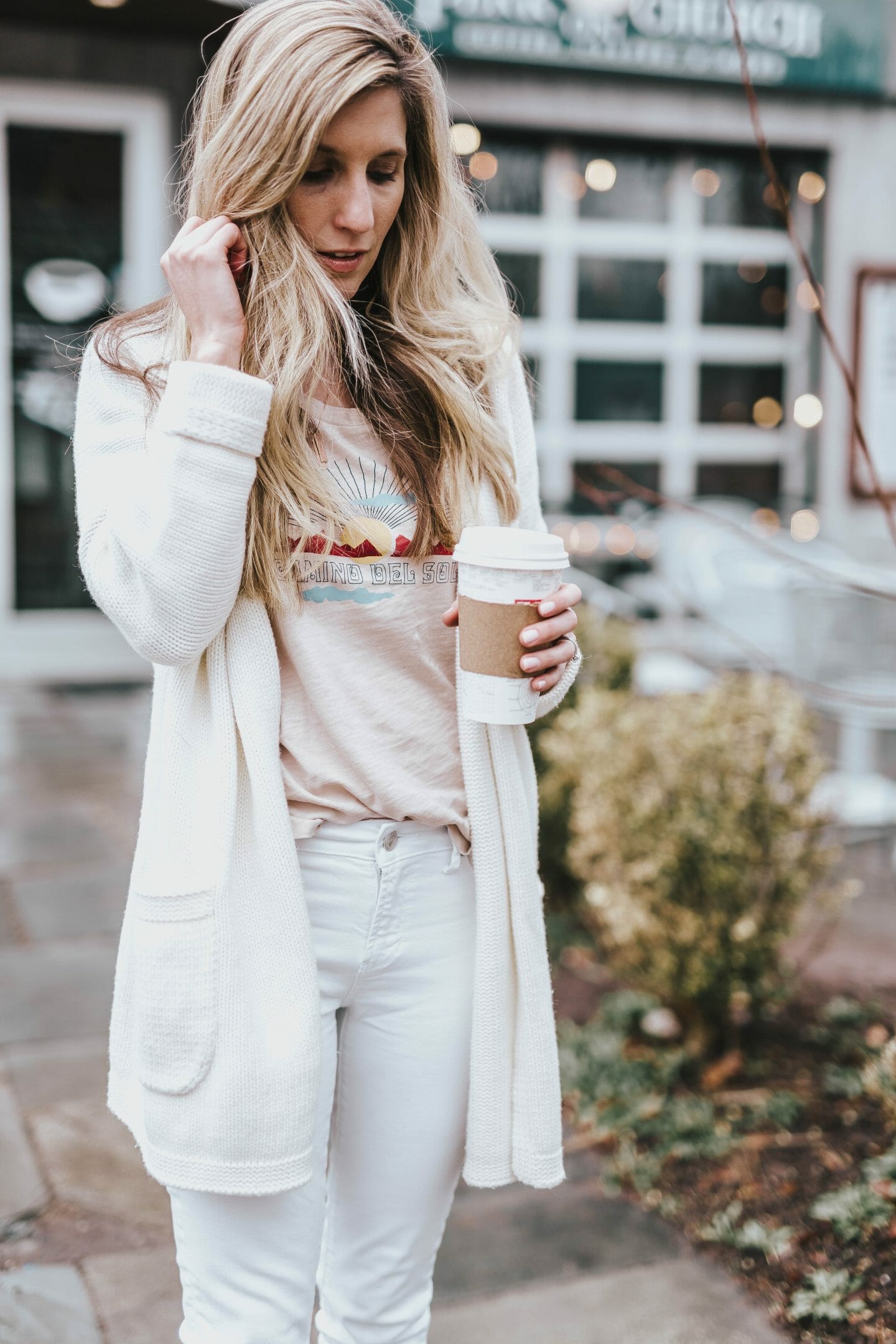 Simple spring outfit with layers by Motherhood blogger, Lynzy & Co.