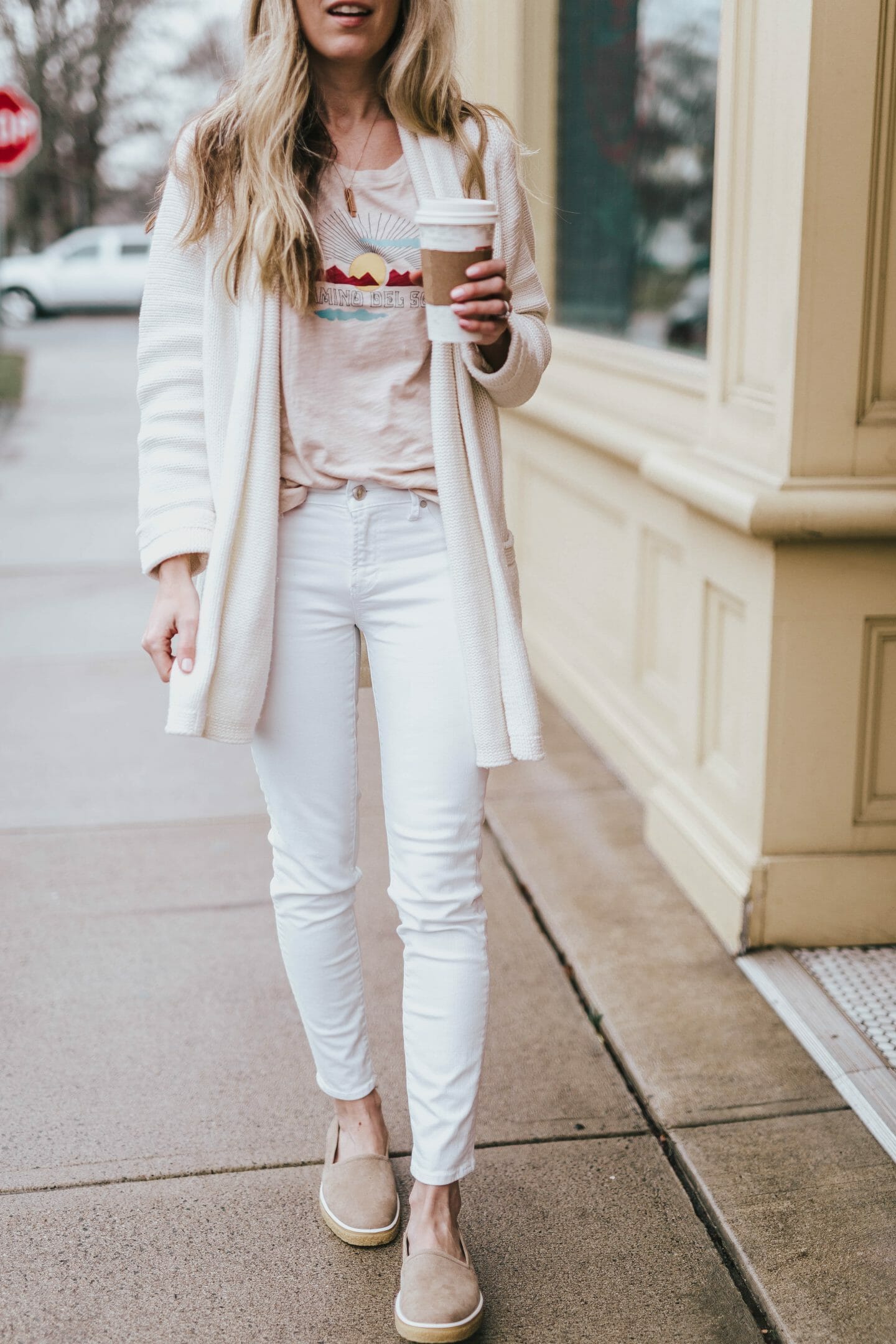 Simple spring outfit with layers by Motherhood blogger, Lynzy & Co.