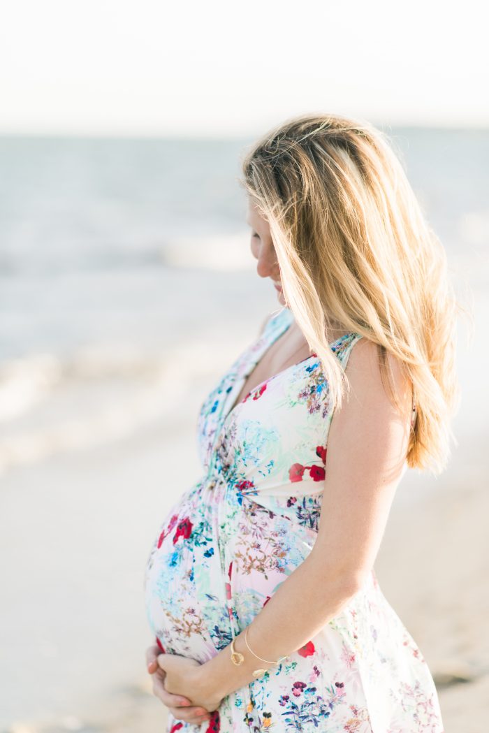 beach maternity outfits