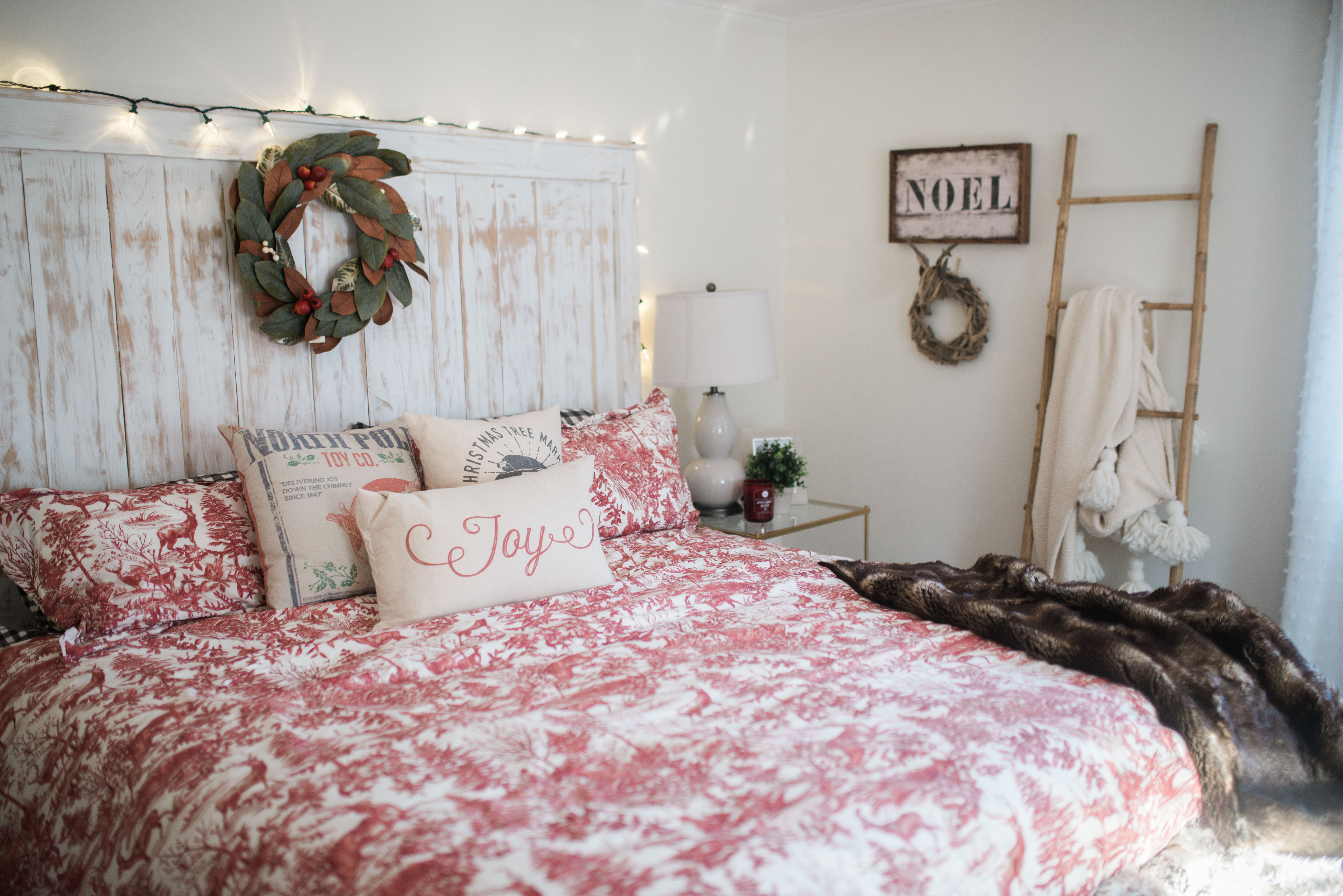 Our Bedroom holiday decor // Bedroom Wall Decorations