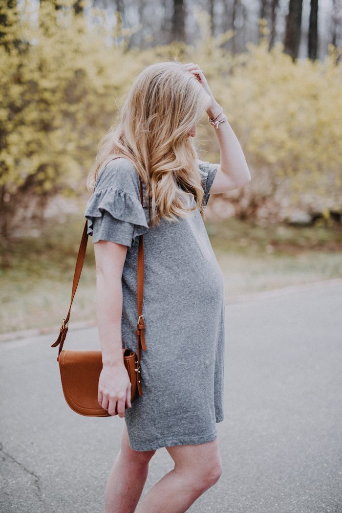 This motherhood blogger is currently 25 weeks with baby number three, come check out her maternity style!