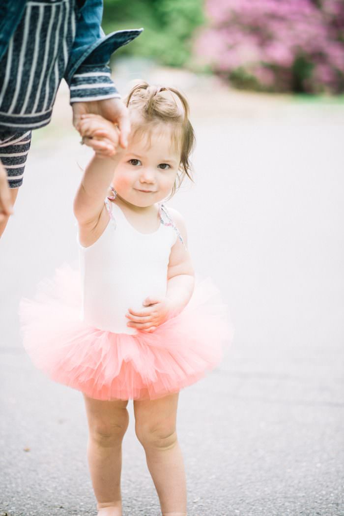 This style blogger is showing her maternity style at 30 weeks pregnant! Come check out where her lounge set is from and her other style picks from Amazon!