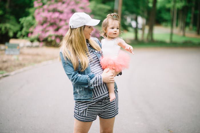 This style blogger is showing her maternity style at 30 weeks pregnant! Come check out where her lounge set is from and her other style picks from Amazon!