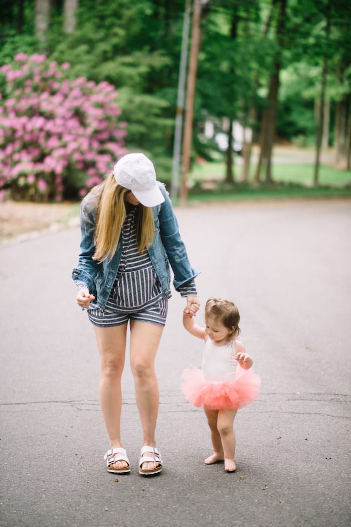 This style blogger is showing her maternity style at 30 weeks pregnant! Come check out where her lounge set is from and her other style picks from Amazon!