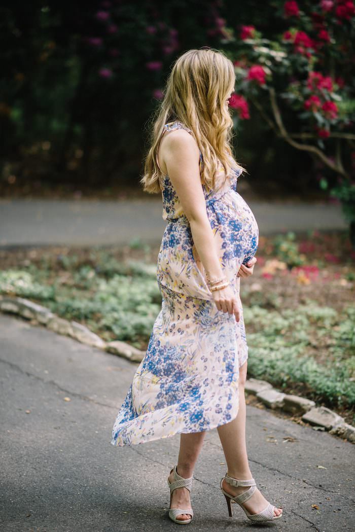 31 weeks in a non-maternity floral dress // A maternity dress that is perfect for during pregnancy AND after -