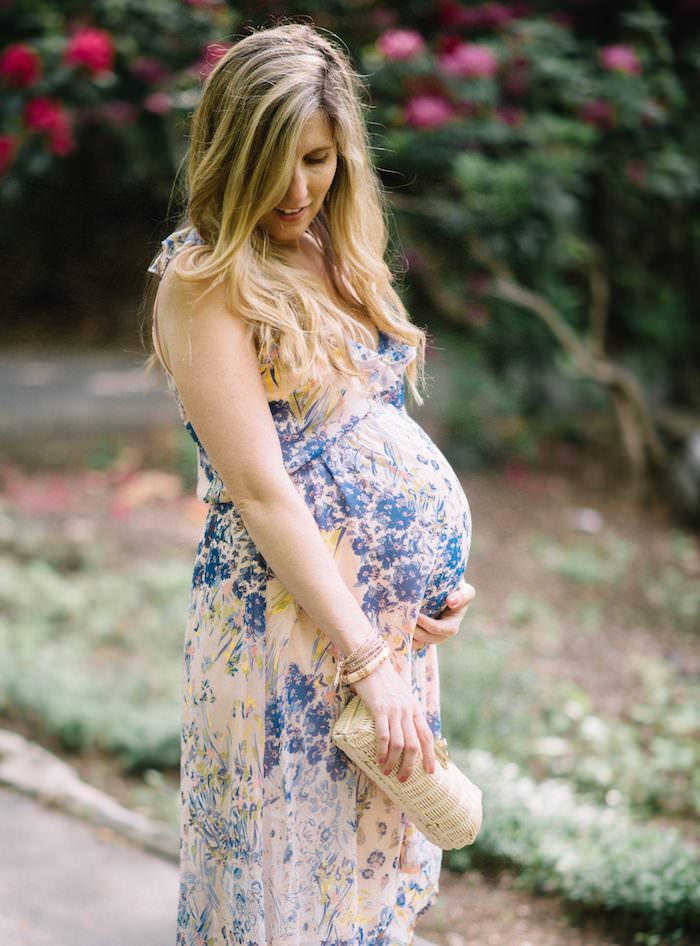 31 weeks in a non-maternity floral dress // A maternity dress that is perfect for during pregnancy AND after -