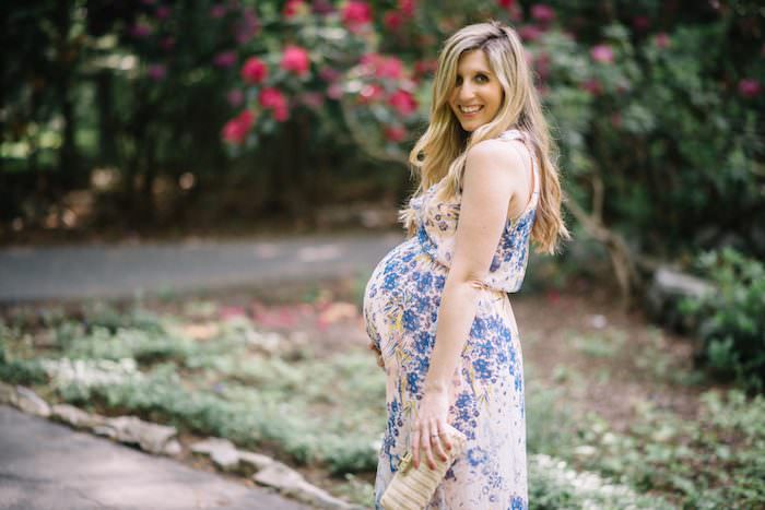 31 weeks in a non-maternity floral dress // A maternity dress that is perfect for during pregnancy AND after -
