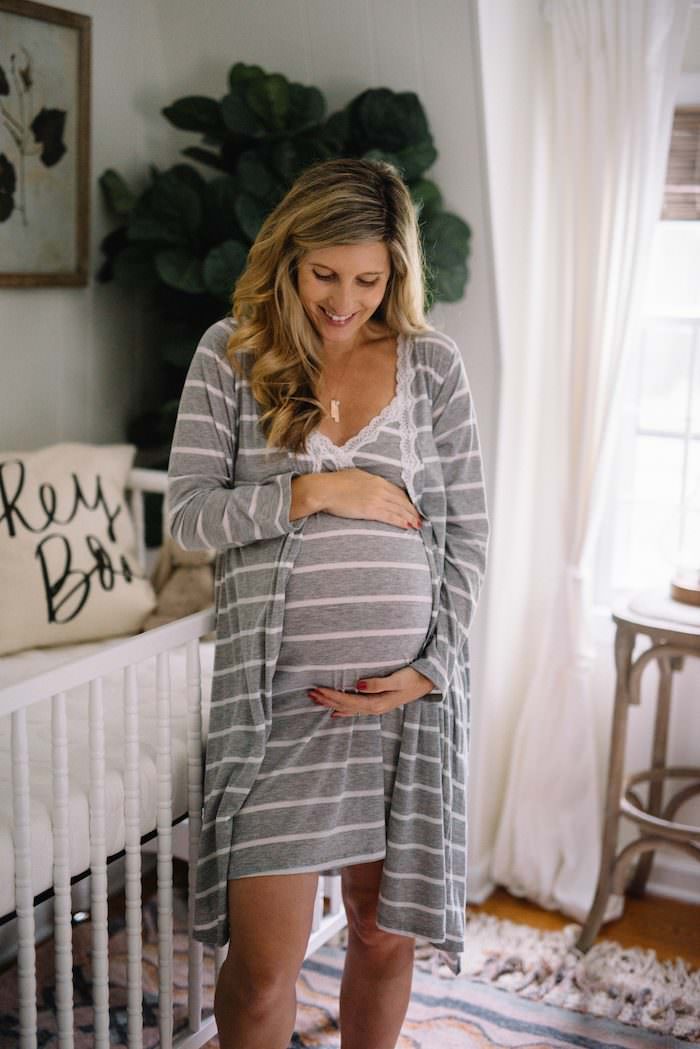 Motherhood blogger, Lynzy & Co. at 39 weeks pregnant and her baby bump update for this week!
