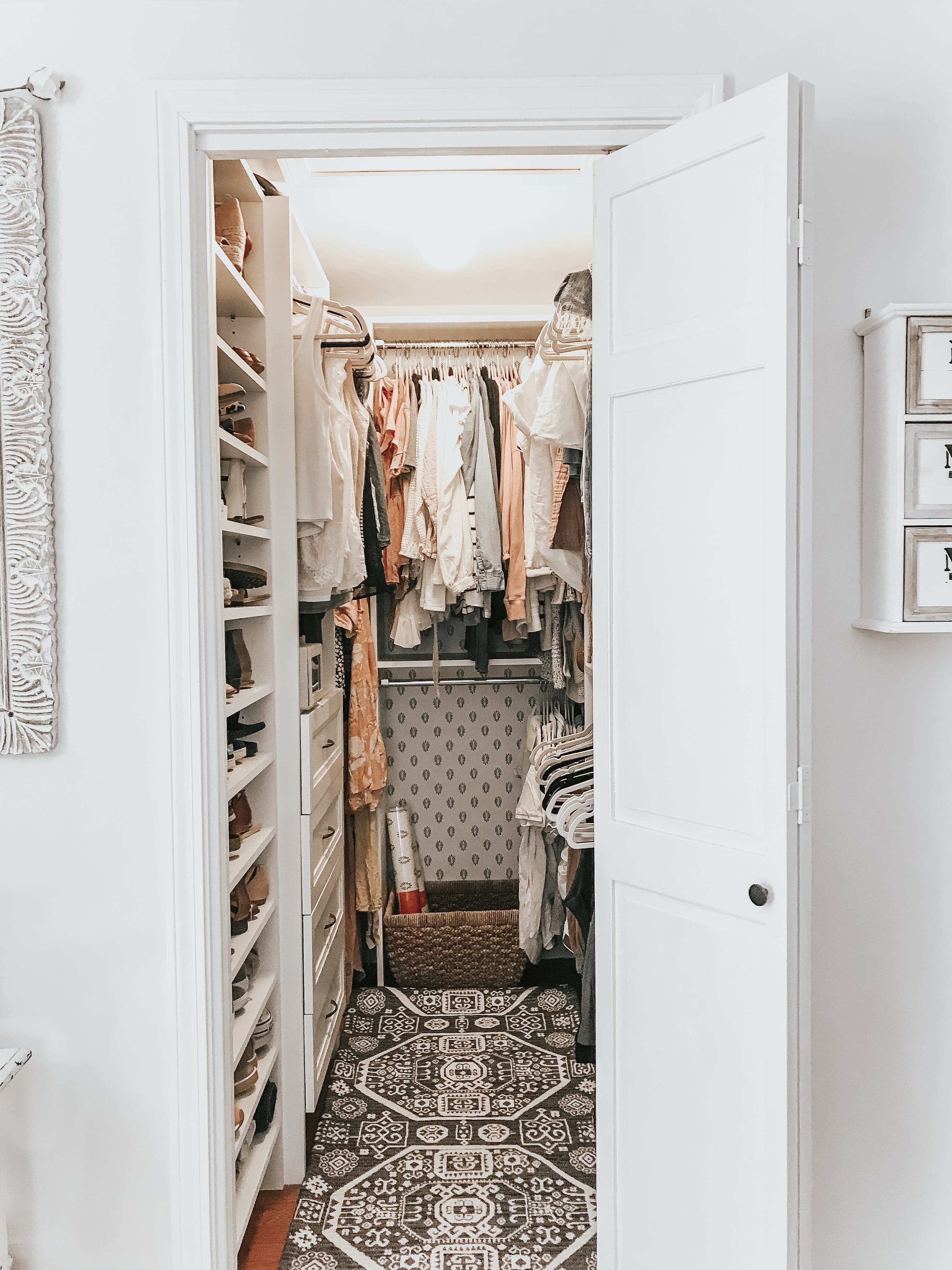Walk In Closet Makeover Lynzy Co Walk In Closet Makeover