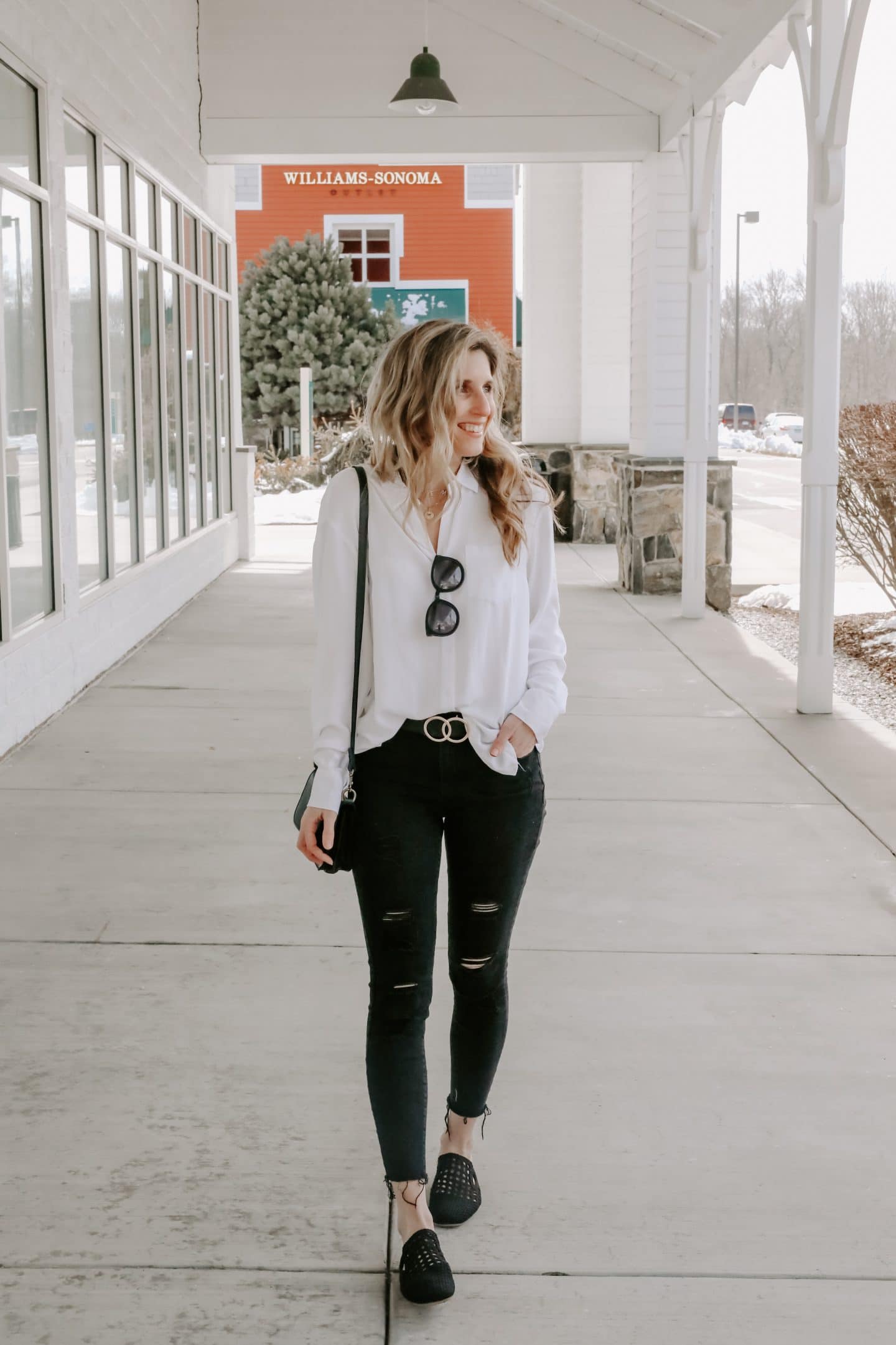 Lynzy & Co. shares a new pair of comfortable black flats that are easy to throw on and look cute too!